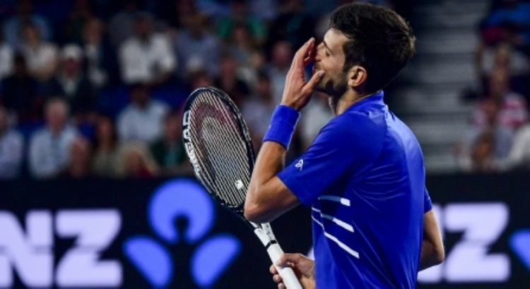 srpski teniser novak djokovic nezadovoljan igrom protiv rusa danila medvedeva u osmini finala asutralijen opena 2019 u melburnu